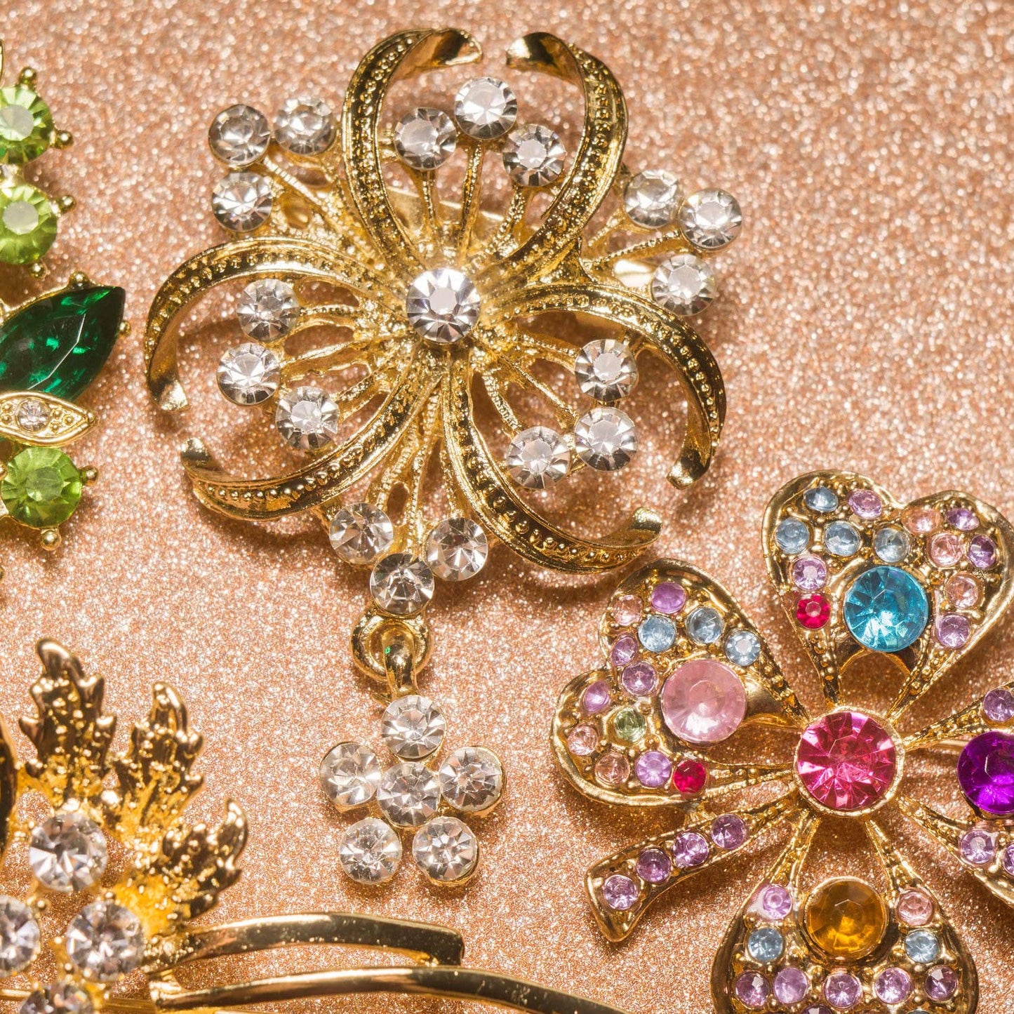 4000 Pieces Hotfix Rhinestones Crystals AB Clear Crystal Rhinestones Flatback Gems Round Crystal Rhinestones Bulk for Crafts Clothing Dance Costumes(Clear Color)