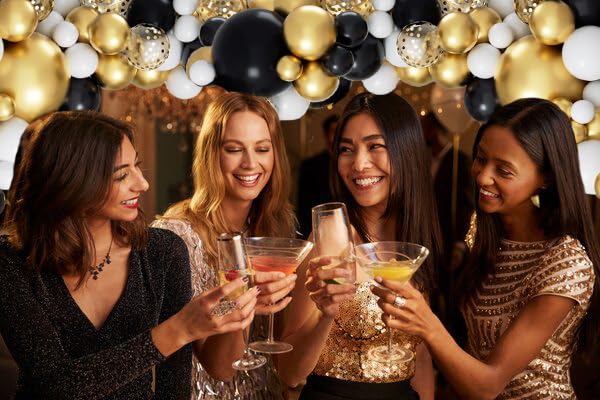 Black Gold White Balloon Arch Kit,137 Pcs Balloon Garland Kit Confetti Metallic with Balloons Tape for Wedding, Birthday,Graduation,New Years,Special Events Party Decoration