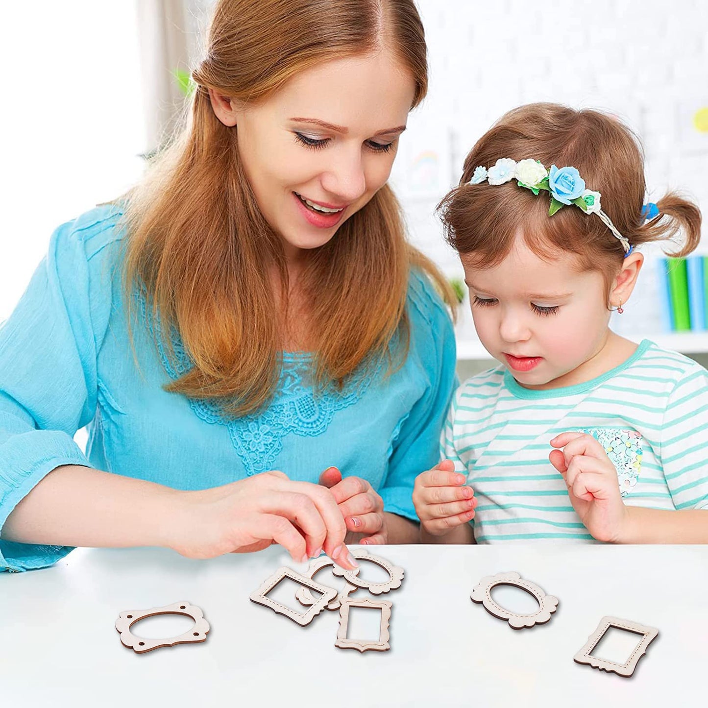 50pcs Random Mini Photo Picture Frame Unfinished Wood Ornaments Vintage Photo Frame Laser Cut Wood Craft Embellishments for DIY Painting