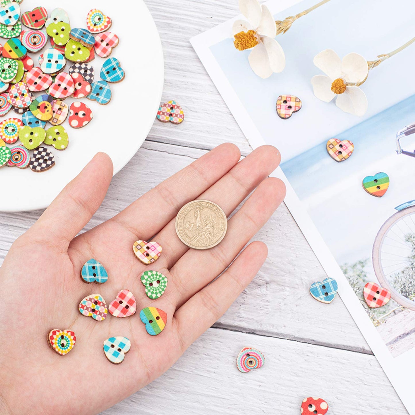 100pcs 13mm Heart Wooden Buttons 2 Holes Colorful Printed Heart Buttons for Sewing Fasteners Scrapbooking Crafts Crochet Manual Button Painting Handmade Ornament DIY Projects 1.5mm Hole