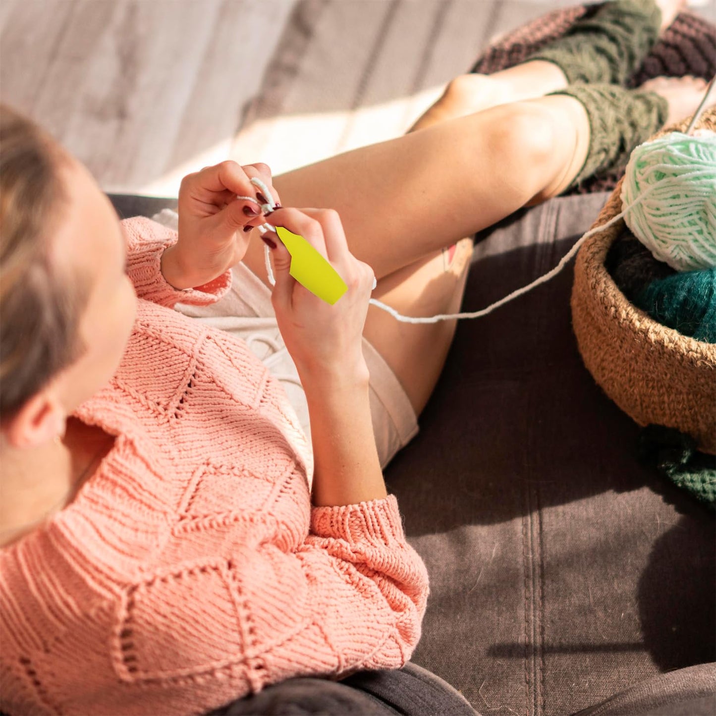 5PCS Crochet Hook Grips Set Ergonomic Crochet Hook Handle Multi-Size Ergonomic Crochet Hook Handle Attachment - Fits 2mm to 10mm Hooks