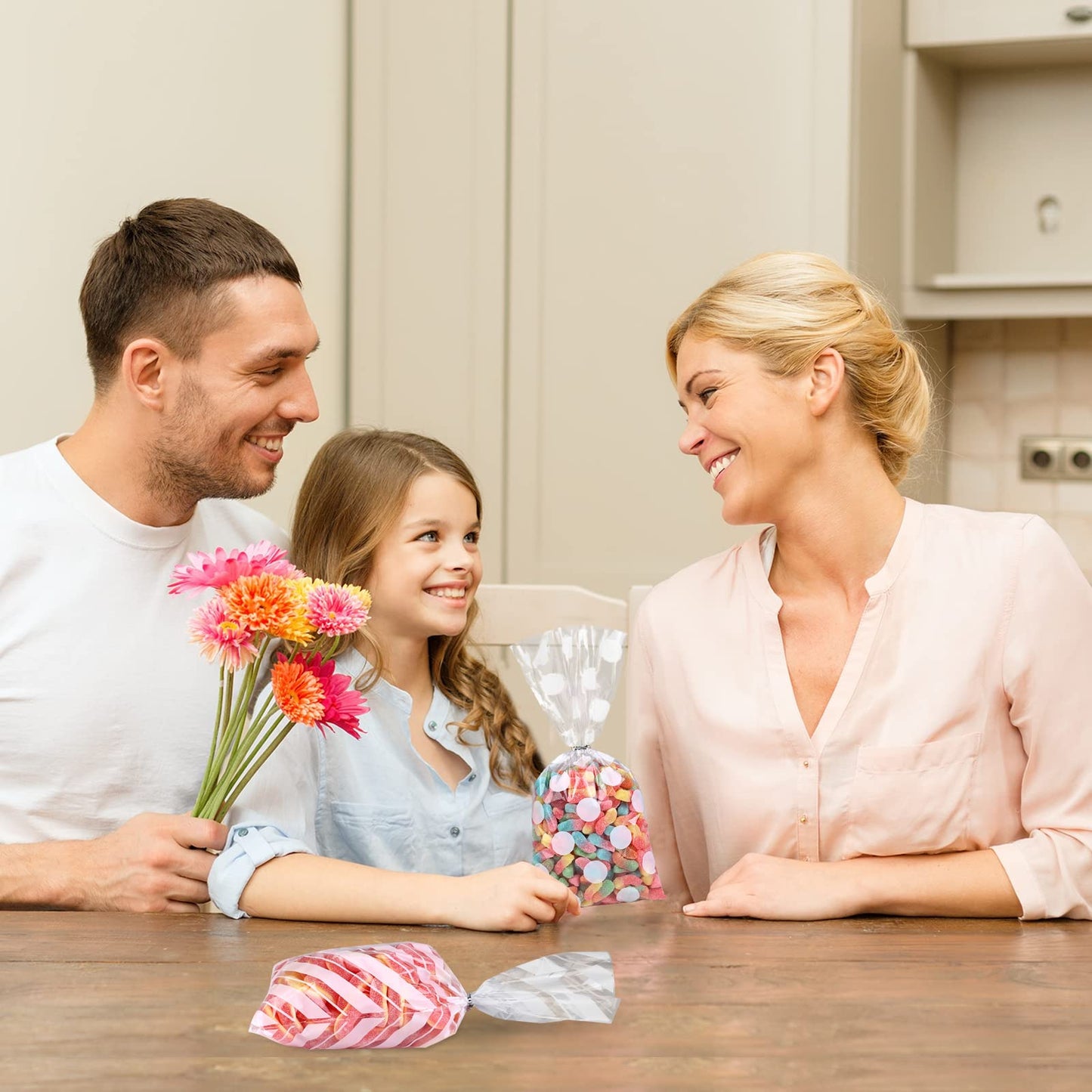 100 Pack White Cellophane Bags Plastic 10.6 x 5.1 Inch Candy Bags Gift Bags Goodie Bags with Twist Ties for Valentine, Birthday, Gift Cookie Snack Packing Party Favor Supplies