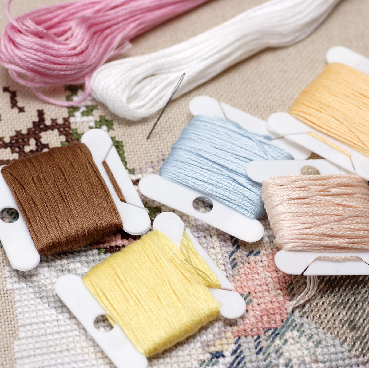 Floss Organizer, Cross Stitch Thread Storage Box Tools - Bobbin Winder, 1 Removable 24 Compartments with 40 Hard Plastic Floss Bobbins and Stickers for Craft DIY Embroidery Sewing Storage