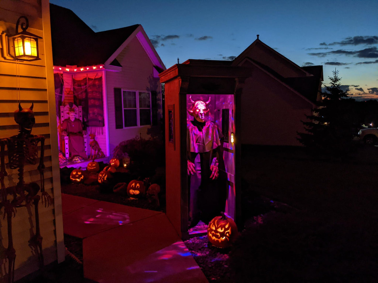 LED Flame Light Bulbs, 4 Modes Flickering Light Bulbs with Upside Down Effect, E26/E27 Flame Bulb for Halloween Christmas Party Patio Porch Home Indoor & Outdoor Decorations - 2