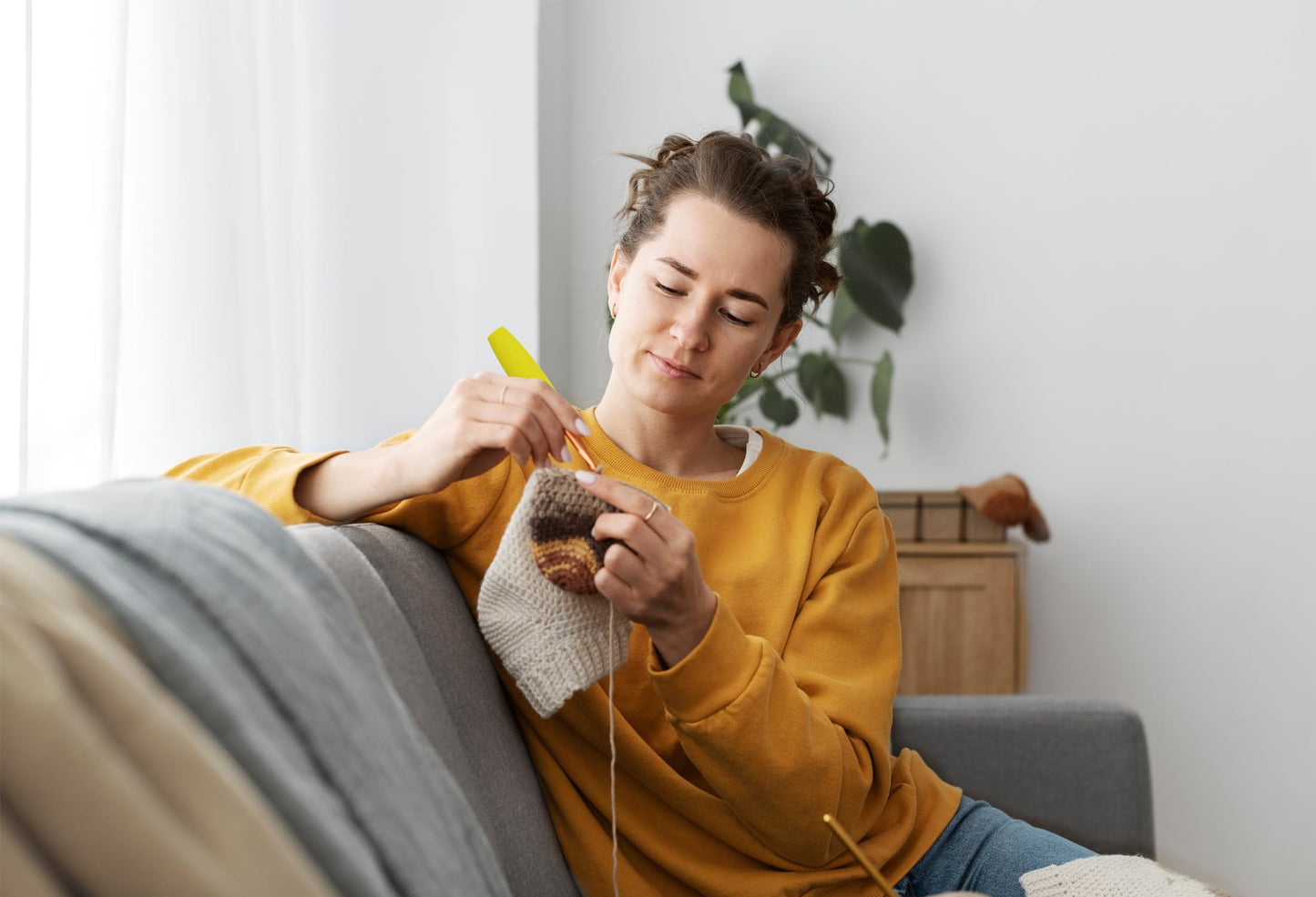 5PCS Crochet Hook Grips Set Ergonomic Crochet Hook Handle Multi-Size Ergonomic Crochet Hook Handle Attachment - Fits 2mm to 10mm Hooks