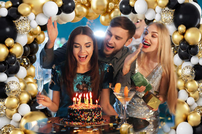 Black Gold White Balloon Arch Kit,137 Pcs Balloon Garland Kit Confetti Metallic with Balloons Tape for Wedding, Birthday,Graduation,New Years,Special Events Party Decoration