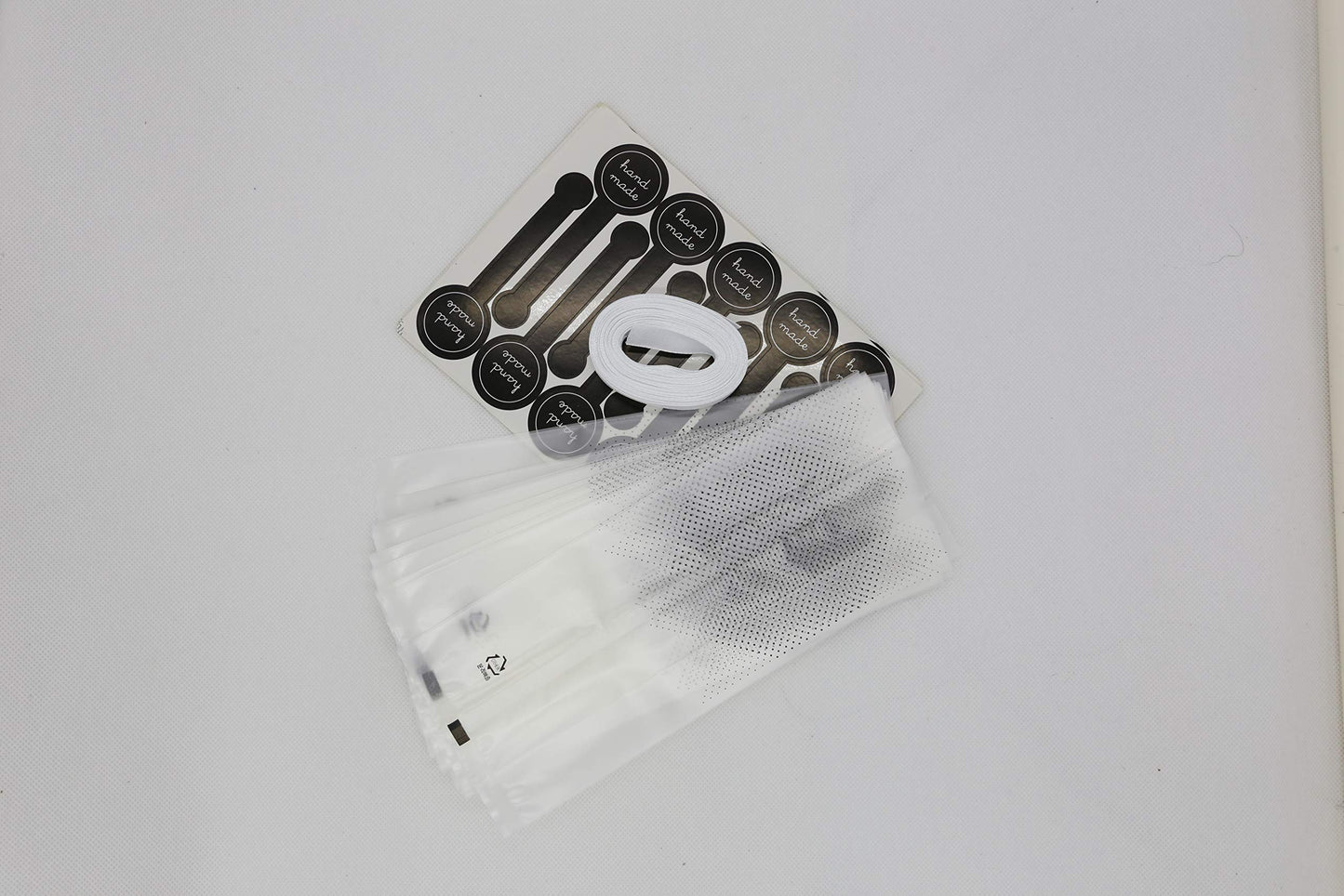 100 pcs./Pack Translucent Plastic Bags for Cookie,Cake,Chocolate,Candy,Snack Wrapping Good for Bakery Party with Stickers