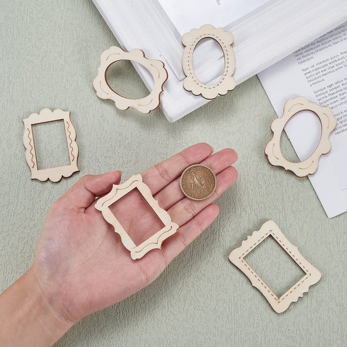 50pcs Random Mini Photo Picture Frame Unfinished Wood Ornaments Vintage Photo Frame Laser Cut Wood Craft Embellishments for DIY Painting